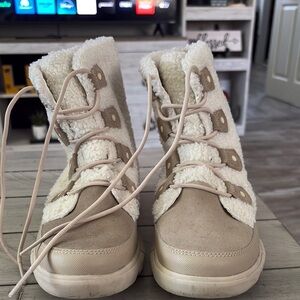 Sorel Beige and Cream Lace-Up Boots